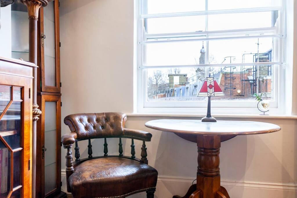 Outstanding Antique 1Br Flat In Soho Apartman London Kültér fotó