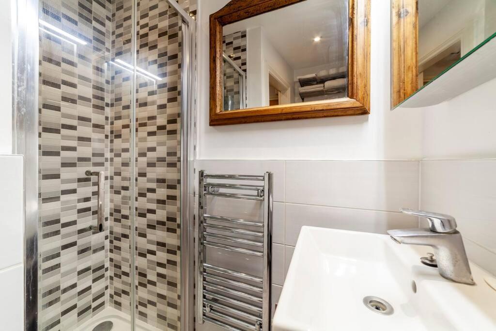 Outstanding Antique 1Br Flat In Soho Apartman London Kültér fotó