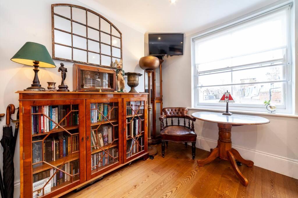 Outstanding Antique 1Br Flat In Soho Apartman London Kültér fotó
